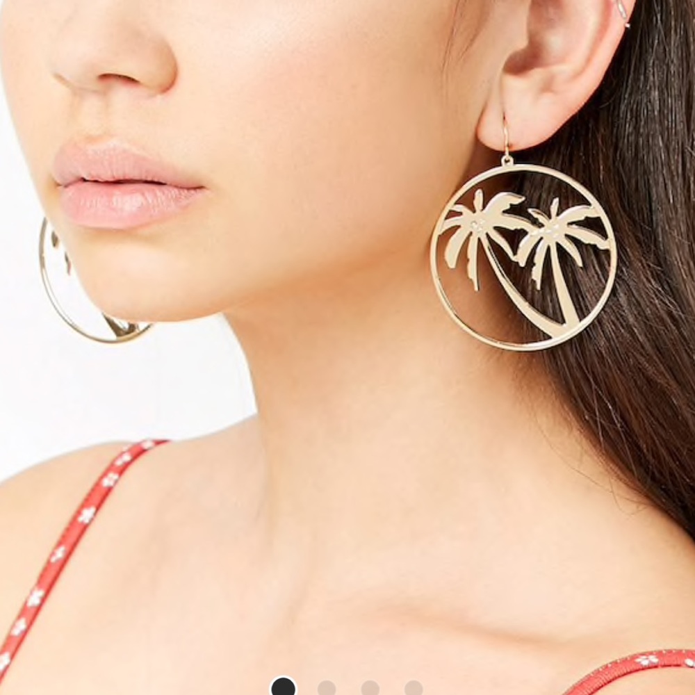 Palm tree gold earrings 💛